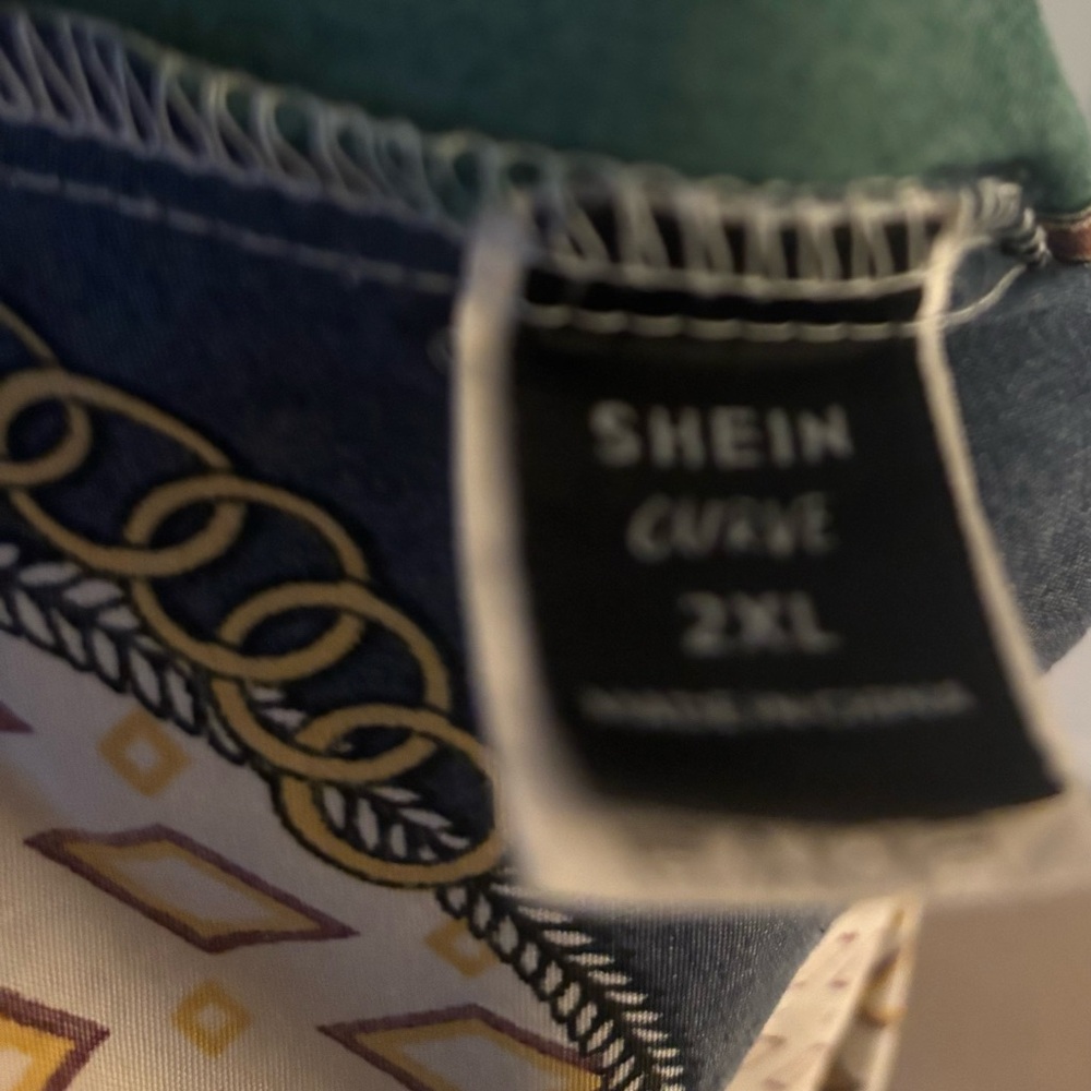 SHEIN Curve 2XL Scarf with Chain and Diamond Design